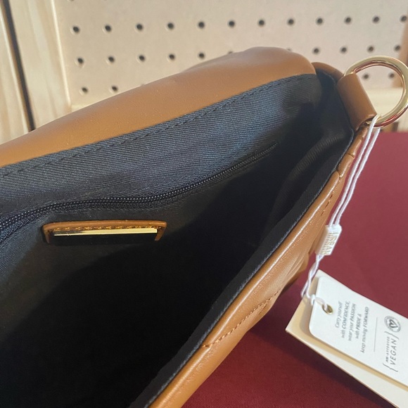 Urban Expressions Tasha Quilted Crossbody in Tan - Picture 4 of 6